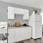 Open Flat By Park & Metro